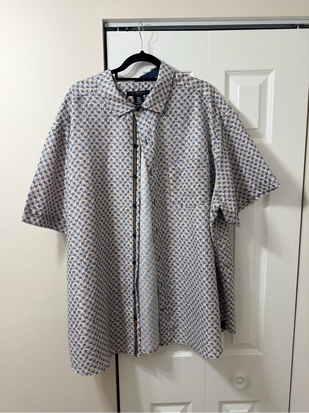 Synergy Blue and White Geometric Short-Sleeve Button-Down Shirt